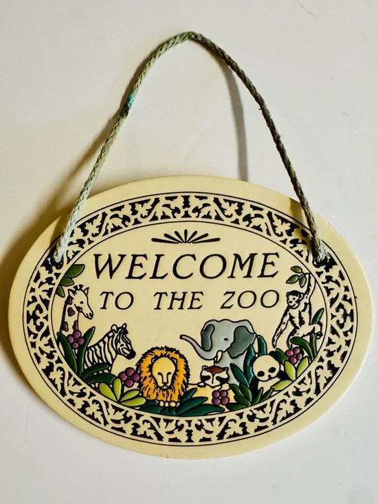 Vintage Trinity Pottery Welcome to the Zoo Oval Wall Decor - Cream & Multicolor