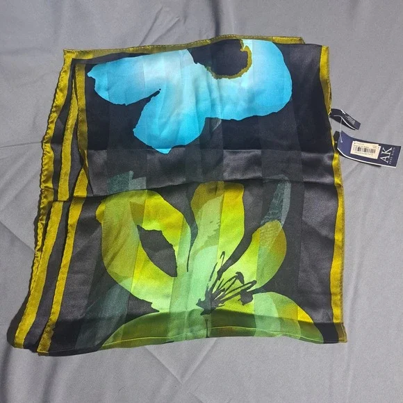 NWT Anne Klein 100% Silk Scarf Black Floral‎