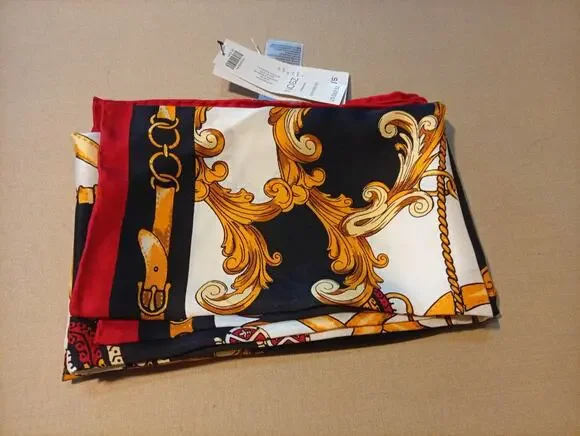 100% Silk Scarf 70$ Tag on Large 38