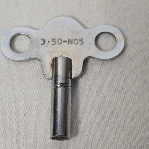 Vintage Clock Key Size‎ 5 or 3.50mm