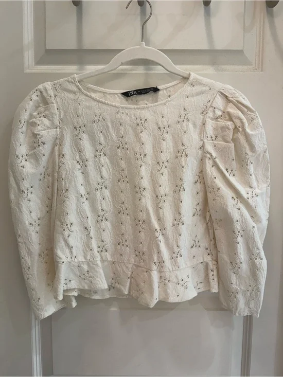 Zara Cream Eyelet Puff-Sleeve Peplum Blouse Size Small