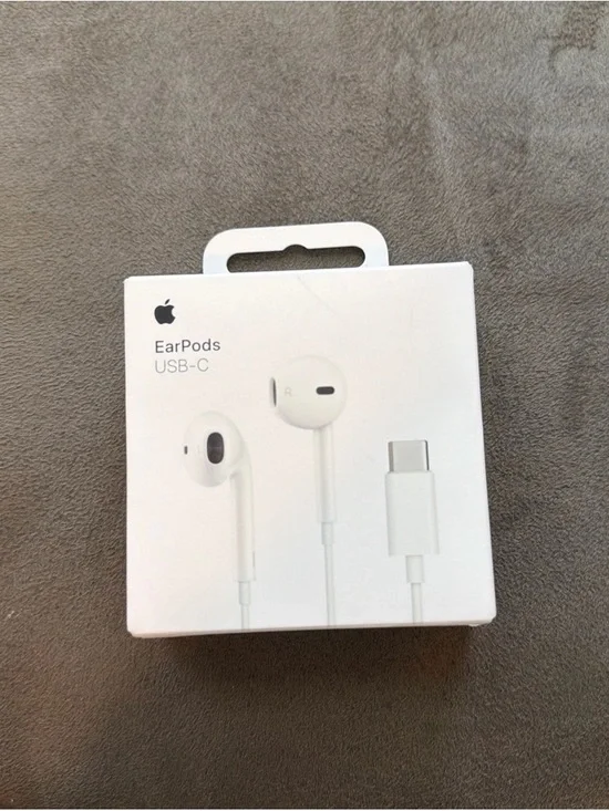 Apple EarPods USB-C White wired earbuds