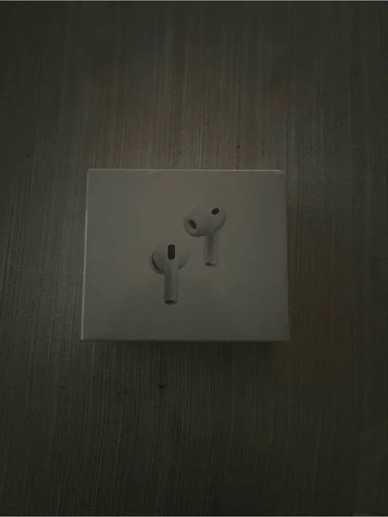 Apple White Wireless Earbuds with Charging Case
