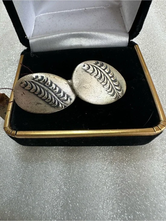 Men’s Vintage Oval Silver-Tone Cufflinks with Leaf Motif from the 1950’s
