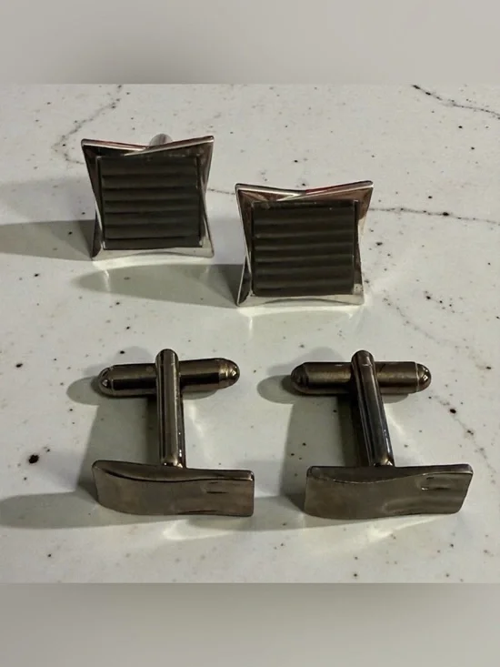 🫶🏻 Men's Silver & Black Square Cufflinks with Ribbed Center Plus Gunmetal Ribbon
