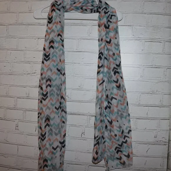 🧣 Westloop Chevron Print Scarf · 30