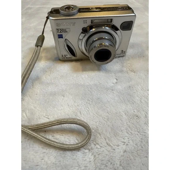 Sony Cyber-shot DSC-W7 7.2MP Digital Camera Silver Carl Zeiss Lens For Parts