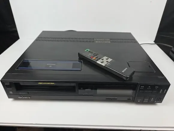 Sony SL-HFR70 Super BetaMax VCR Great looking! Works Great! with OEM Remote!
