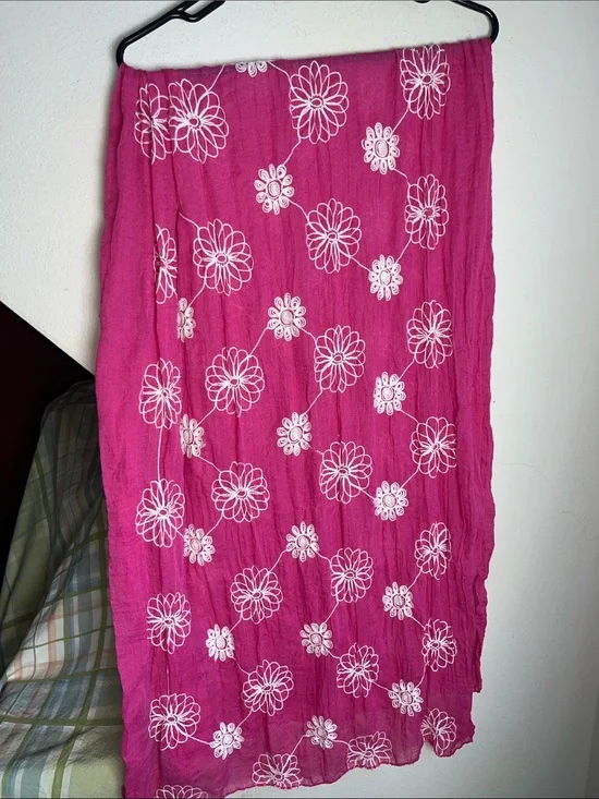 Embroidered Pink and White Oblong Scarf‎
