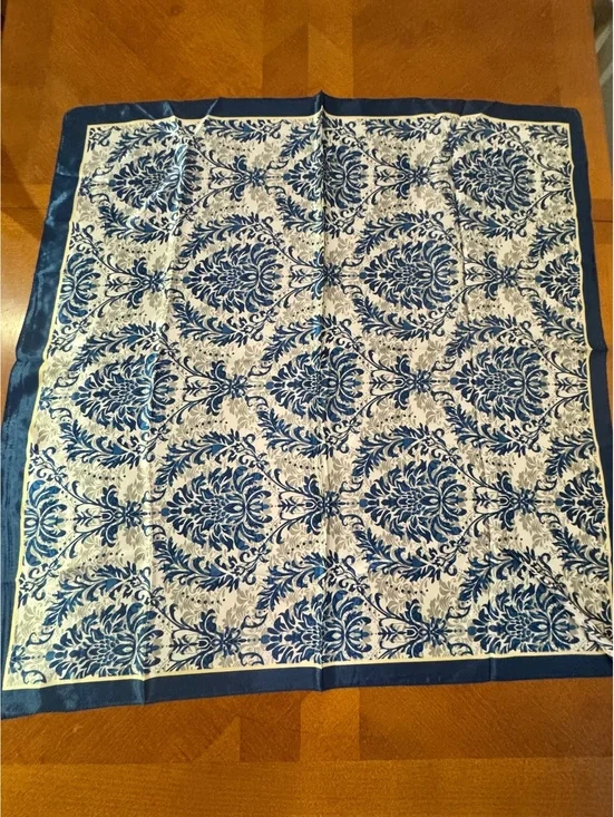 Blue and White Damask Patterned Scarf 302