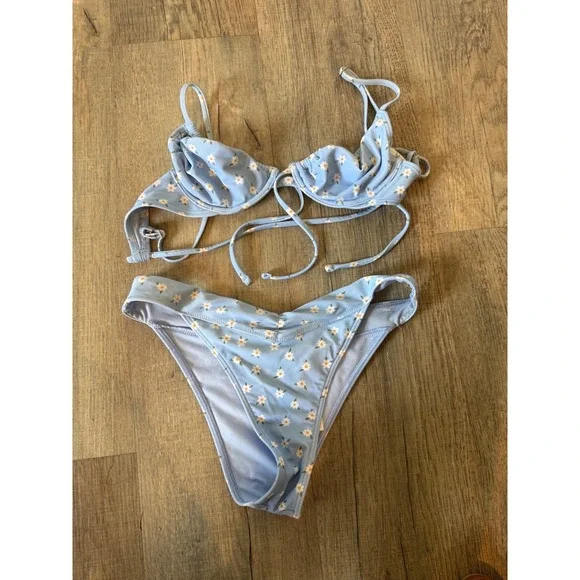 Hollister Blue Daisy Floral Underwire Bikini Set XS Wrap Top V-Front Bottoms