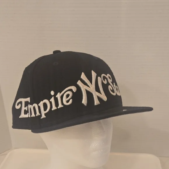 New Era Yankees Empire State Embroidered Baseball Cap Black White Size 7 5/8