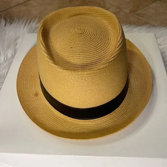 Tan/black straw dress/casual hat