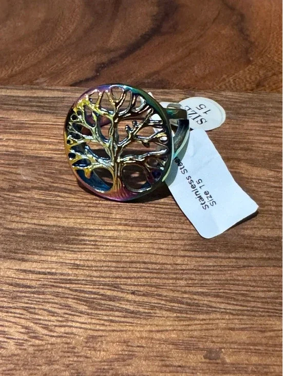 Stainless steel tree ring multitone color-shift finish. Size 15.
