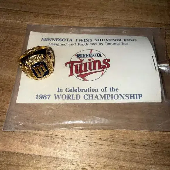 Minnesota Twins 1987 World Championship Souvenir Ring