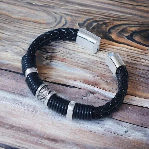 Black leather and metal design bracelet, 8.1