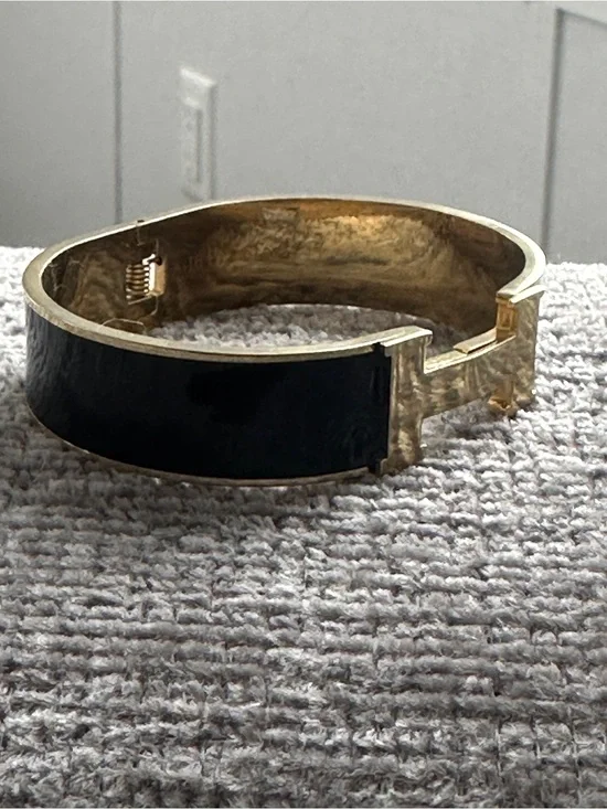 Gold and Black Enamel H Clic Bracelet - Black & Gold