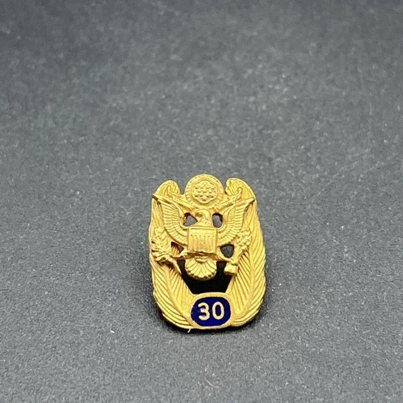 Federal Government Civil Service 30 Years Gold Tone Lapel Hat Pin‎