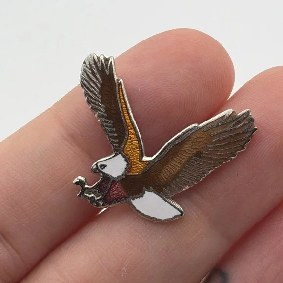 Bald Eagle Swooping Flying Bird Of Prey Enamel Lapel Hat Pin Silver Tone