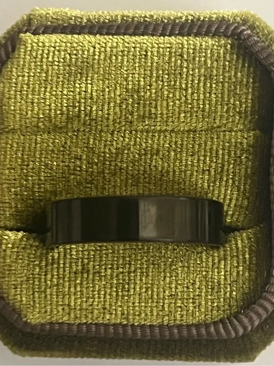Men’s Titanium Steel Black Polished Finish Beveled Design 6mm Band Size 11 NWT
