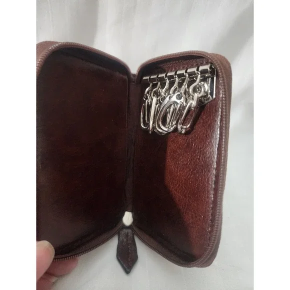 Vintage Brown Leather Zippered Key Case Holder with 6 Hooks Organizer