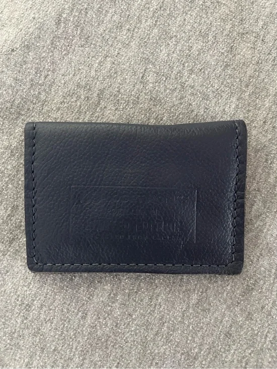 Loopworks Limited Edition Men's Navy and Tan Leather Credit Card Holder