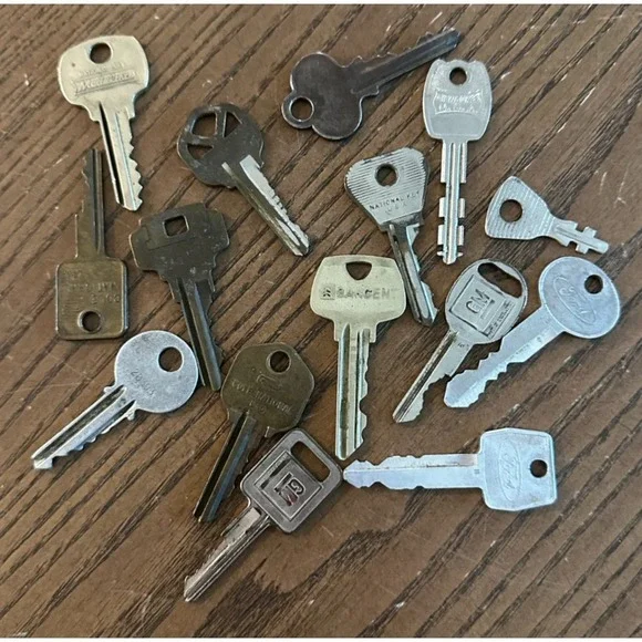Lot Of 15 Vintage Brass And Steel Keys - Ford, GM,‎ Sargent, Cole National +