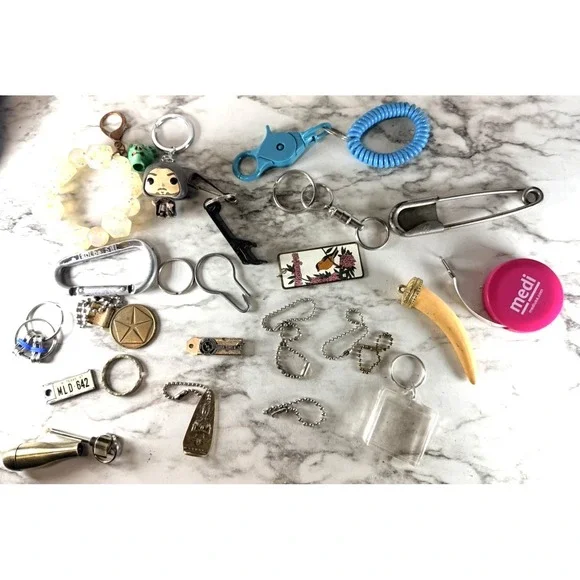 25 KEY RINGS ~BOTTLE OPENER,‎ 150 LB CLIP, FIRE STARTER, BRACELET, ETC (3002)