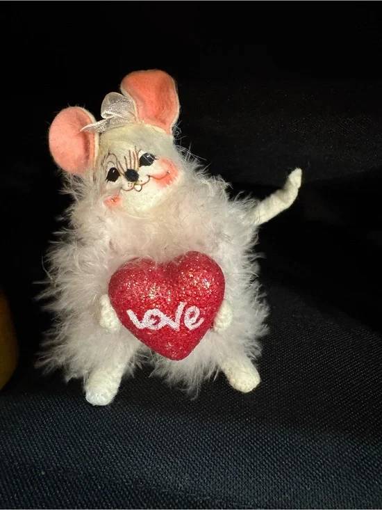 6-inch Annalee Valentine girl mouse