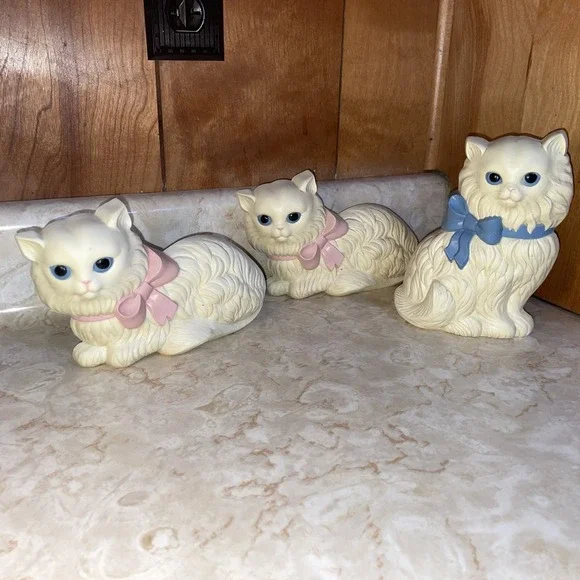Triple Set of Homco Plastic Wall Hanging Kitten Cat Pink Ribbon Blue‎ Eyes