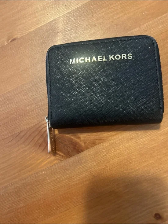 Michael Kors Small Zip up Wallet/card holder