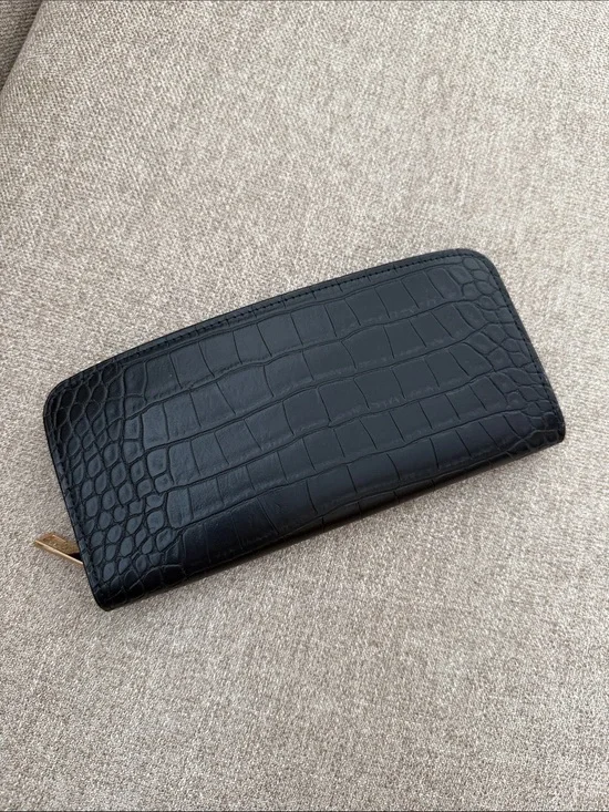 a new day Black Croc-Embossed Zip Card Holder Wallet NEW Gold Hardware