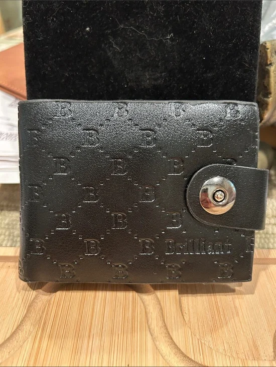 Brilliant Black Men's Leather Card & Key Holder with Snap