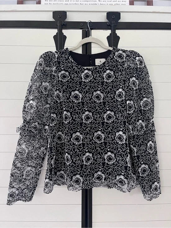Tuckernuck Black and White Floral Lace Puff-Sleeve Blouse - Large