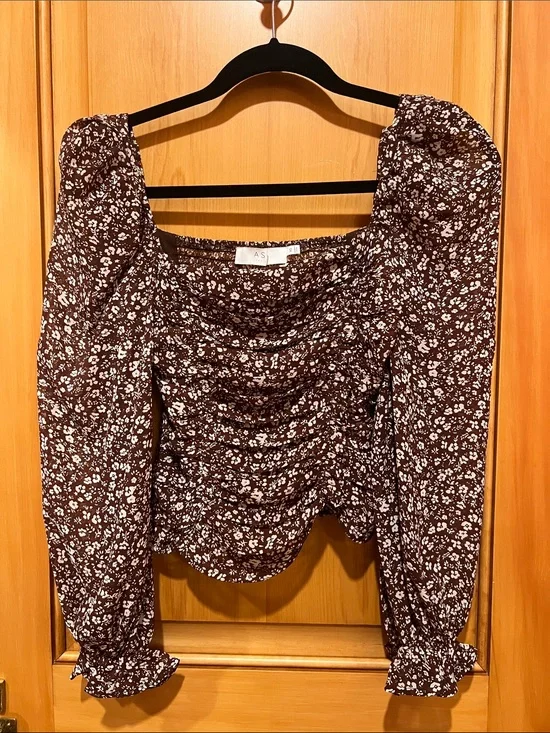 Astr the label Brown and White Floral Ruched Long Sleeve Blouse