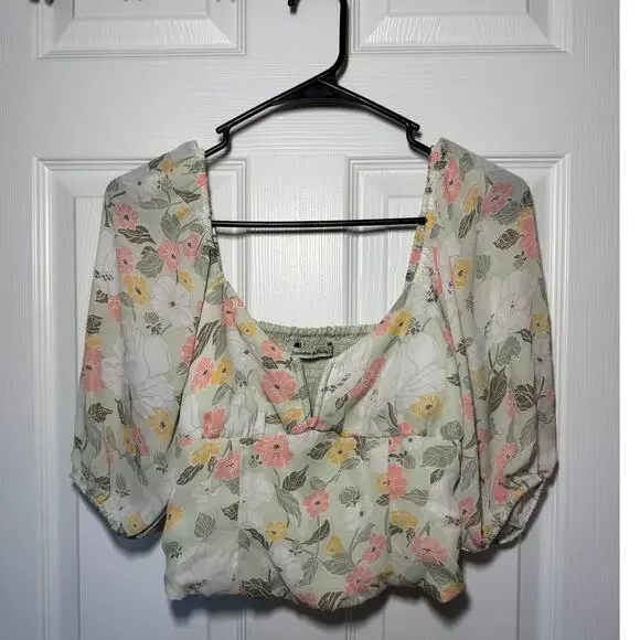 Abercrombie Puff Sleeve Floral Crop Top Size Extra Small V Bust Detail