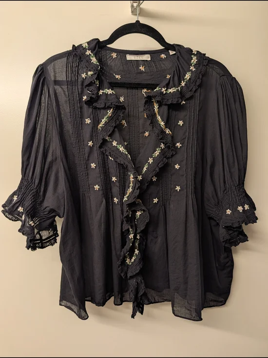 Doen Hettie Black Ruffled Blouse with White & Green Floral Trim