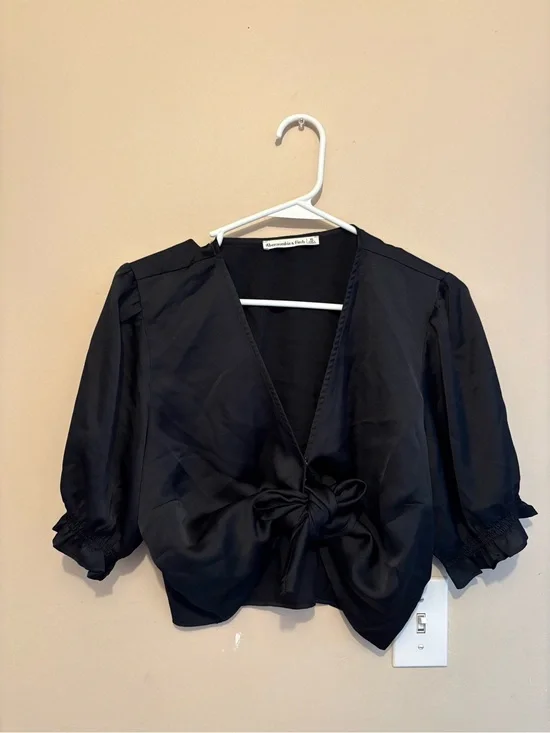 Abercrombie & Fitch Black Tie-Front Puff Sleeve Blouse