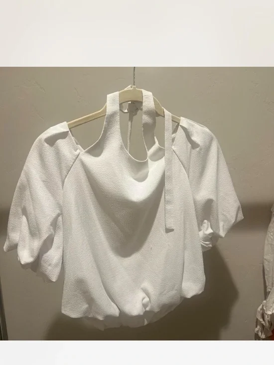 Astr White Puff Sleeve Halter Blouse
