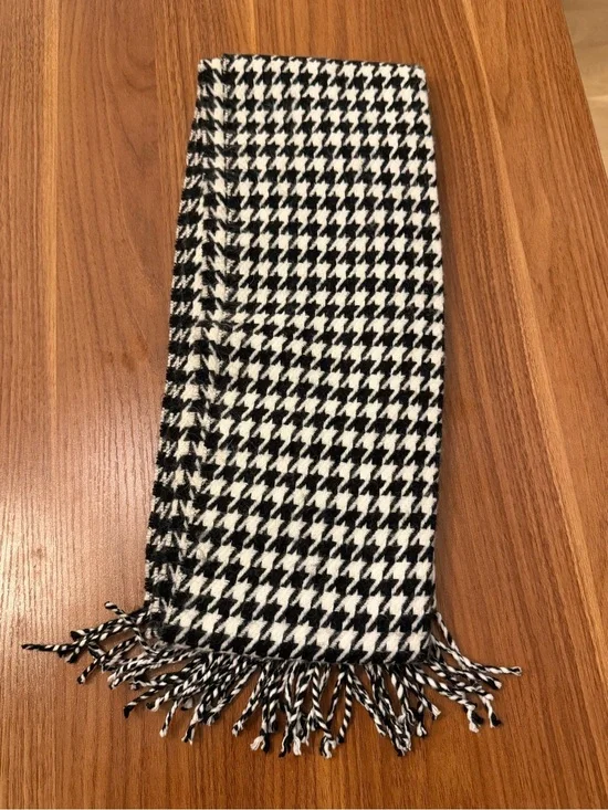 Classic Black & White Houndstooth Scarf - Men's Accessory