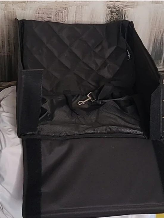 New! Wuglo Small pet animal dog car carrier portable travel seat Black