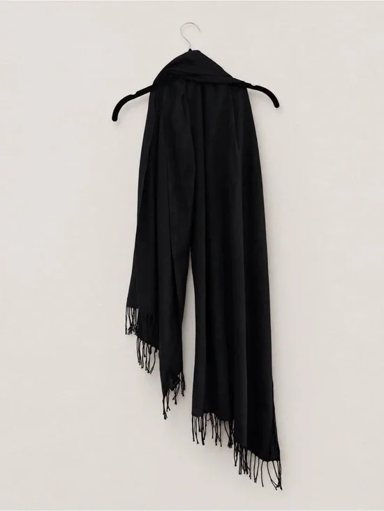 H&M Black Oversized Scarf Mens Wrap Shawl Fringe 71x28” excellent condition