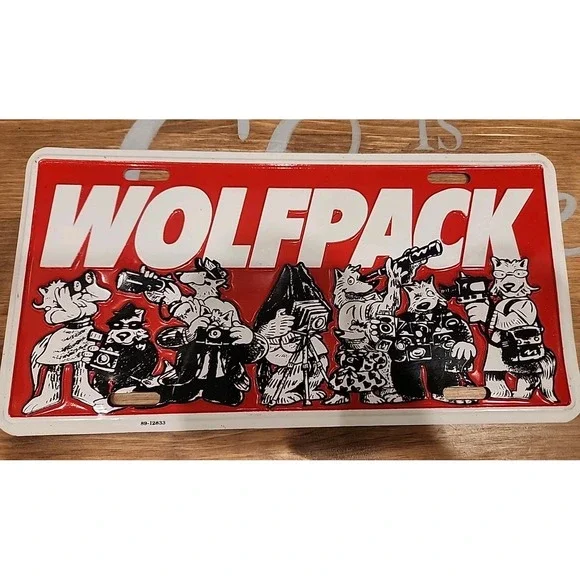 VINTAGE NC State Wolfpack‎ Metal Novelty License Plate Cartoon