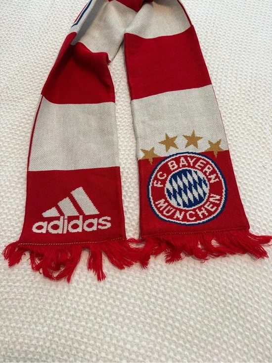adidas Red and White FC Bayern München Kids Scarf