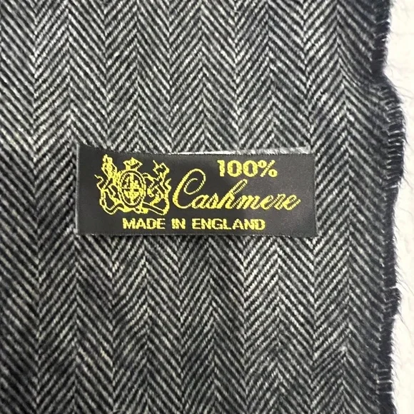 Cashmere Scarf Rectangular Gray Herringbone Fringe Neutral Made in England Prep