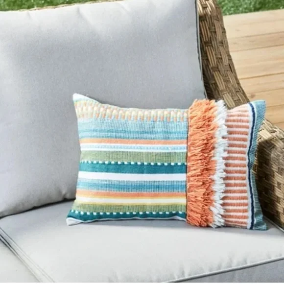 Better‎ homes and garden pillow