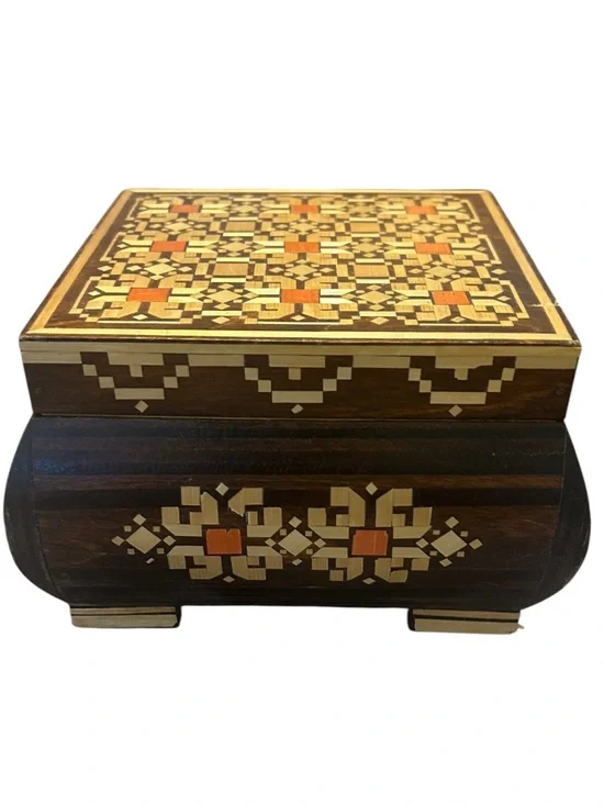 Vintage Handmade in Belarus 1990s Folk Style Straw Inlay Box