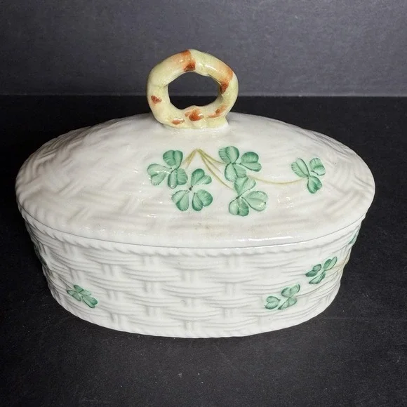 Vtg BELLEEK Ireland Porcelain Lidded Trinket Box Shamrocks Basketweave