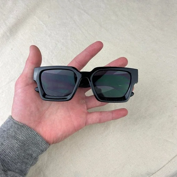 Surfer style black squared sunglasses y2k cyber grunge techno