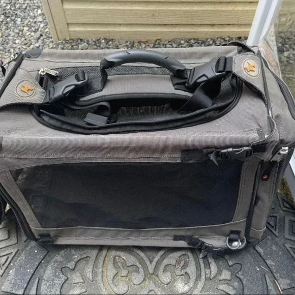Creature leisure dog carrier